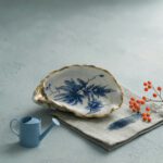 Een relatiegeschenk, oester met bloemen uit de vaste collectie