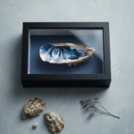 Oester met bloemen in een lijst